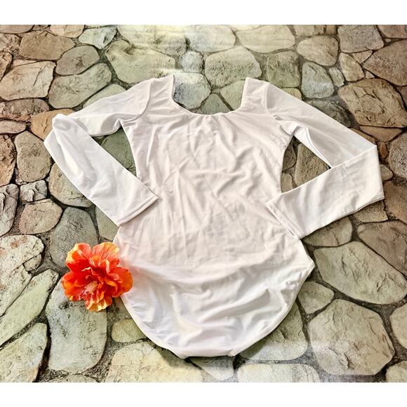 NWT LONG SLEEVE WHITE LEO-LARGE - Picture 5 of 5